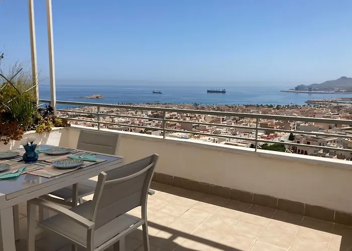 Ático con Espectaculares Vistas al Mar
